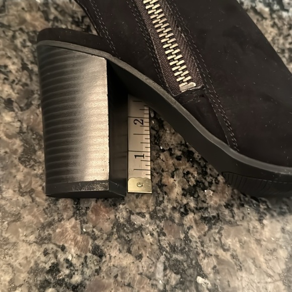 Madden girl black suede peep toe ankle boot NIB 8.5 - Picture 7 of 10